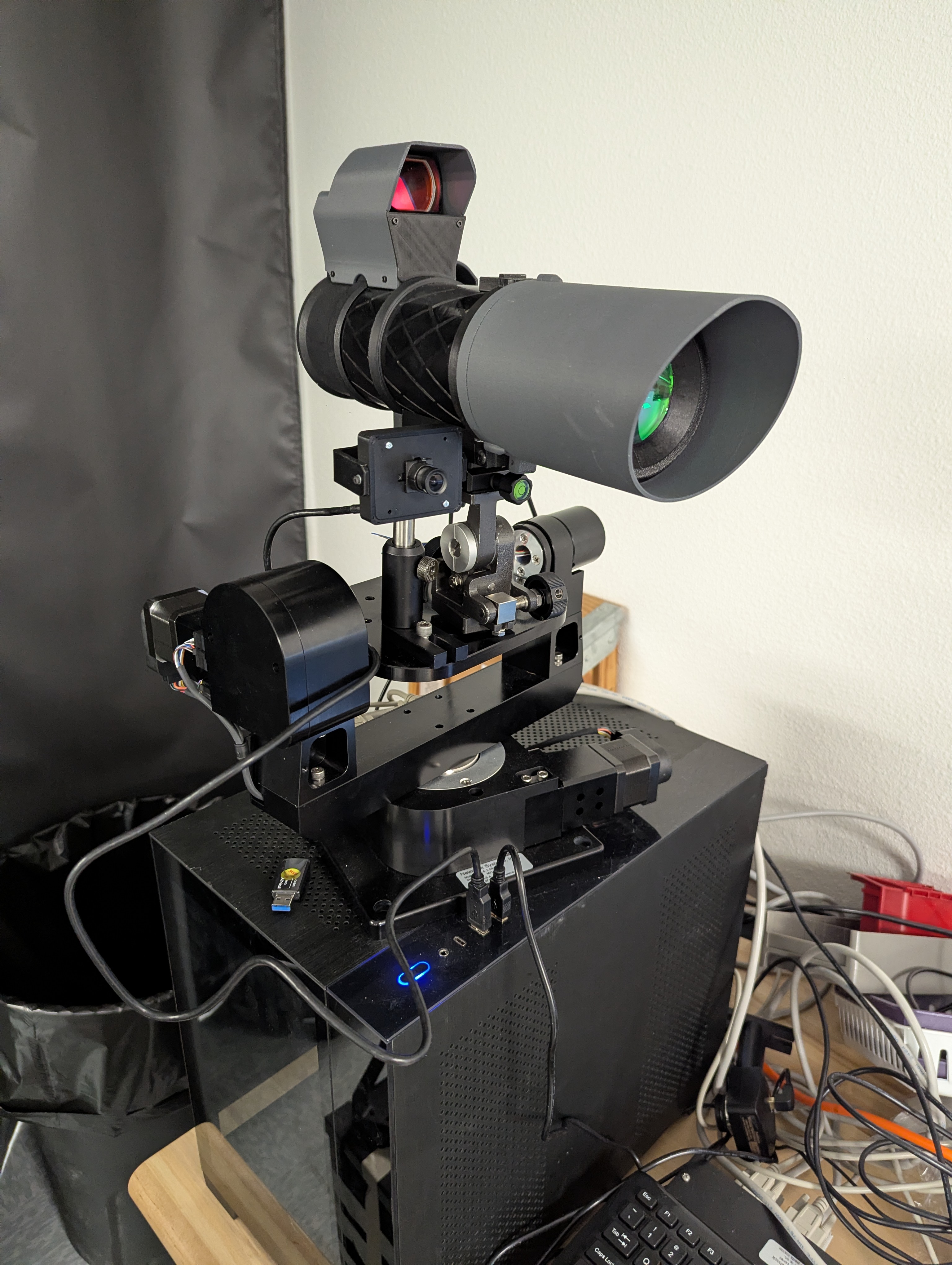 Telescopic system used for free-space optical communications